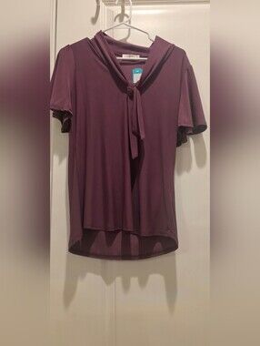 Tie-Neck Short Sleeve Blouse in Plum